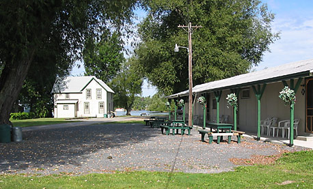 1_river_motel
